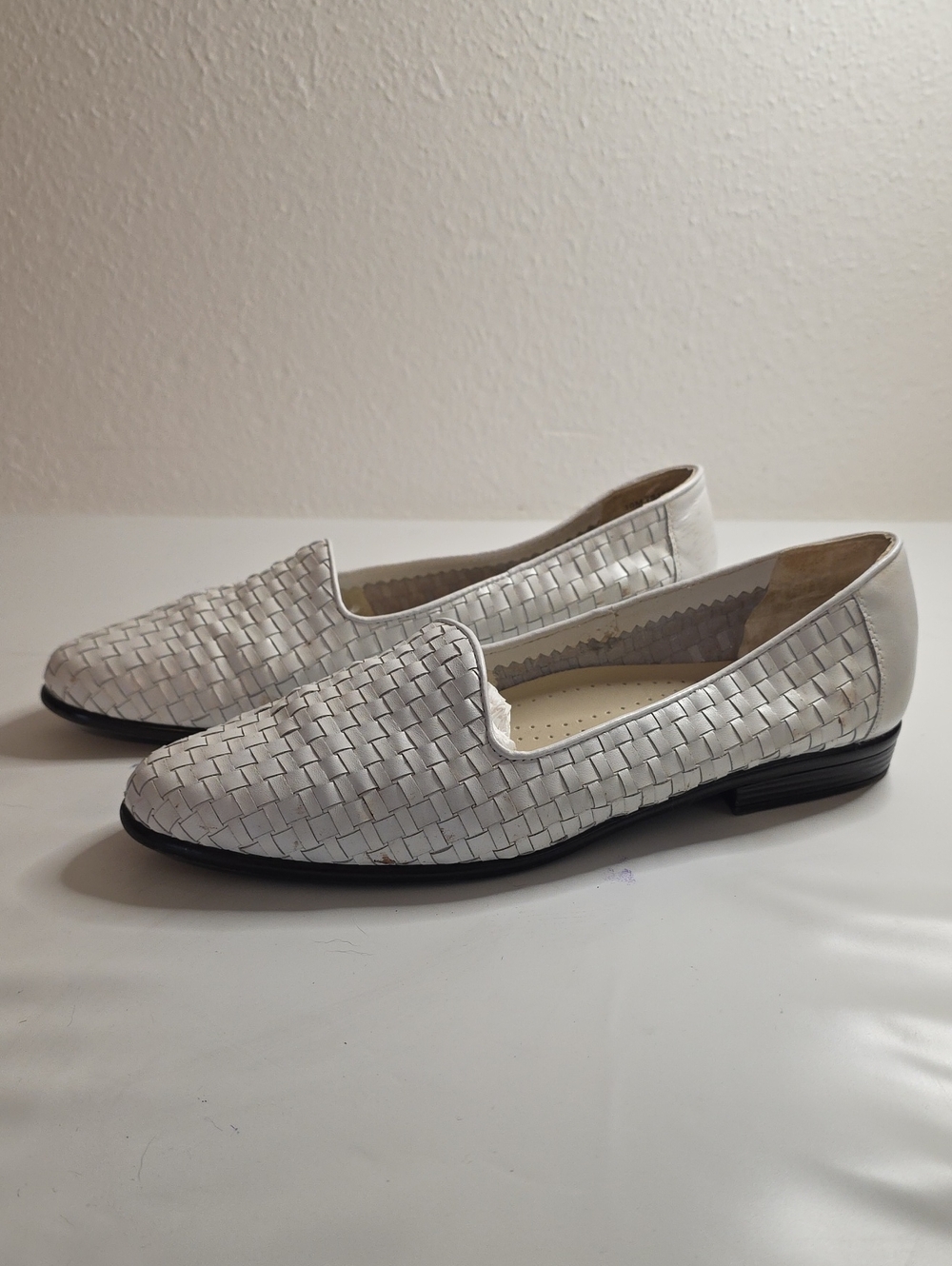 TROTTERS LIZ LEATHER LOAFERS HAND LEATHER WOVEN BASKET WEAVE LADIES 10 GUC CUTE